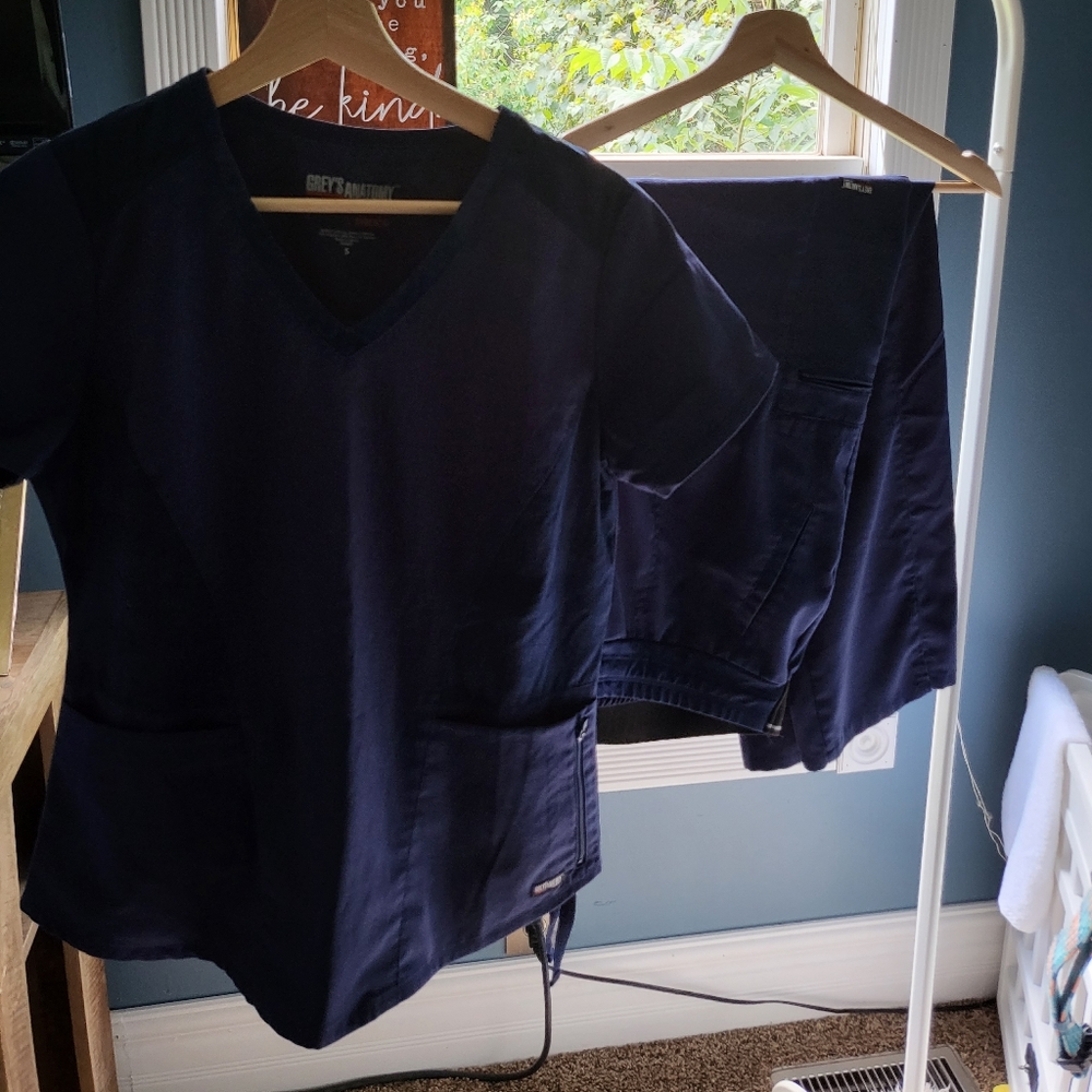 Scrub set